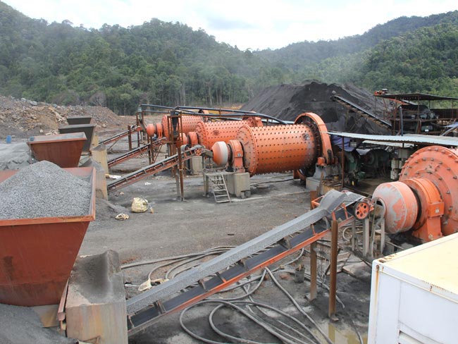 花崗巖選礦生產(chǎn)線——研磨現(xiàn)場 花崗巖選礦生產(chǎn)線——研磨現(xiàn)場