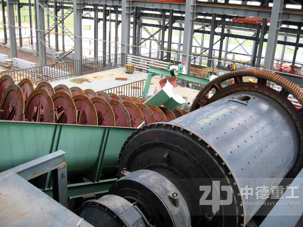 石英球磨機(jī)生產(chǎn)線局部圖 石英球磨機(jī)生產(chǎn)線局部圖