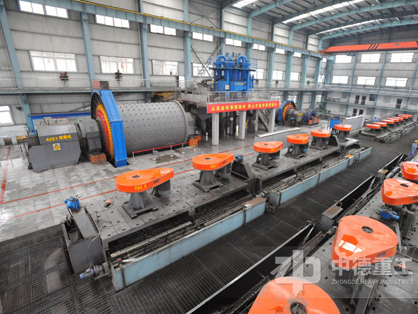 選礦現(xiàn)場(chǎng)實(shí)景，這是中德技術(shù)團(tuán)隊(duì)經(jīng)過(guò)多種方案試驗(yàn)篩選以后最終選出的適合用戶情況的方案