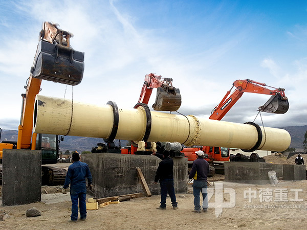 正在安裝的鉛鋅礦選礦球磨機 正在安裝的鉛鋅礦選礦球磨機
