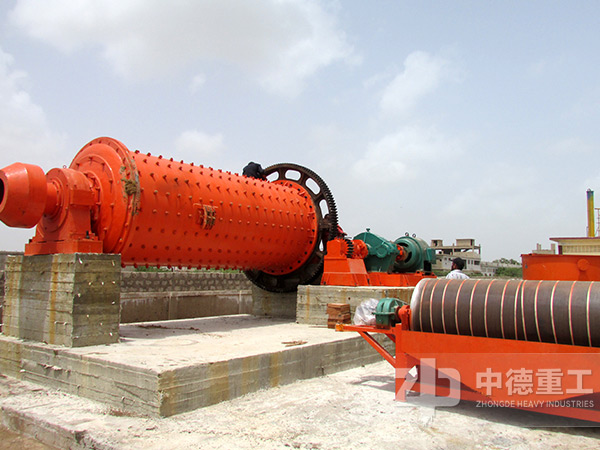 球磨機(jī)生產(chǎn)現(xiàn)場(chǎng)圖 球磨機(jī)生產(chǎn)現(xiàn)場(chǎng)圖