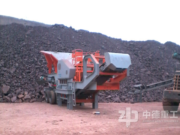 移動破碎機直接開到物料旁