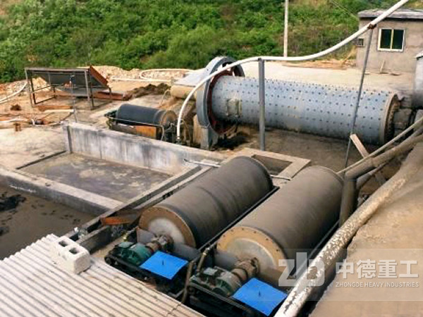 濕式球磨機工作現(xiàn)場