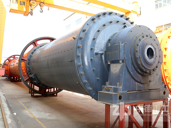 臥式筒形的大家伙就是球磨機