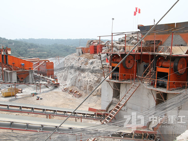 破碎生產(chǎn)現(xiàn)場(chǎng)
