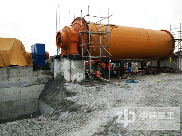 河南鄭州安裝石灰球磨機(jī)現(xiàn)場 河南鄭州安裝石灰球磨機(jī)現(xiàn)場
