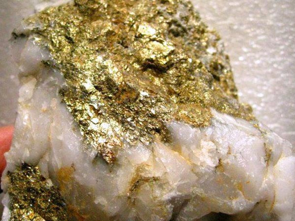 裸露在外的金礦