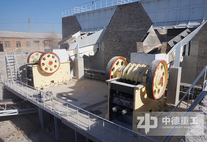 礦山破碎“重量級掌舵手”——超大破碎量顎式破碎機掌握著破碎洪荒之力